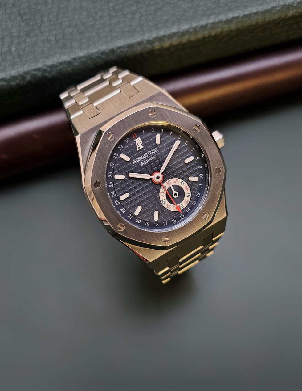 25920st Audemars Piguet Royal Oak 25920ST quantième annuel | Le Spécialiste Vintage