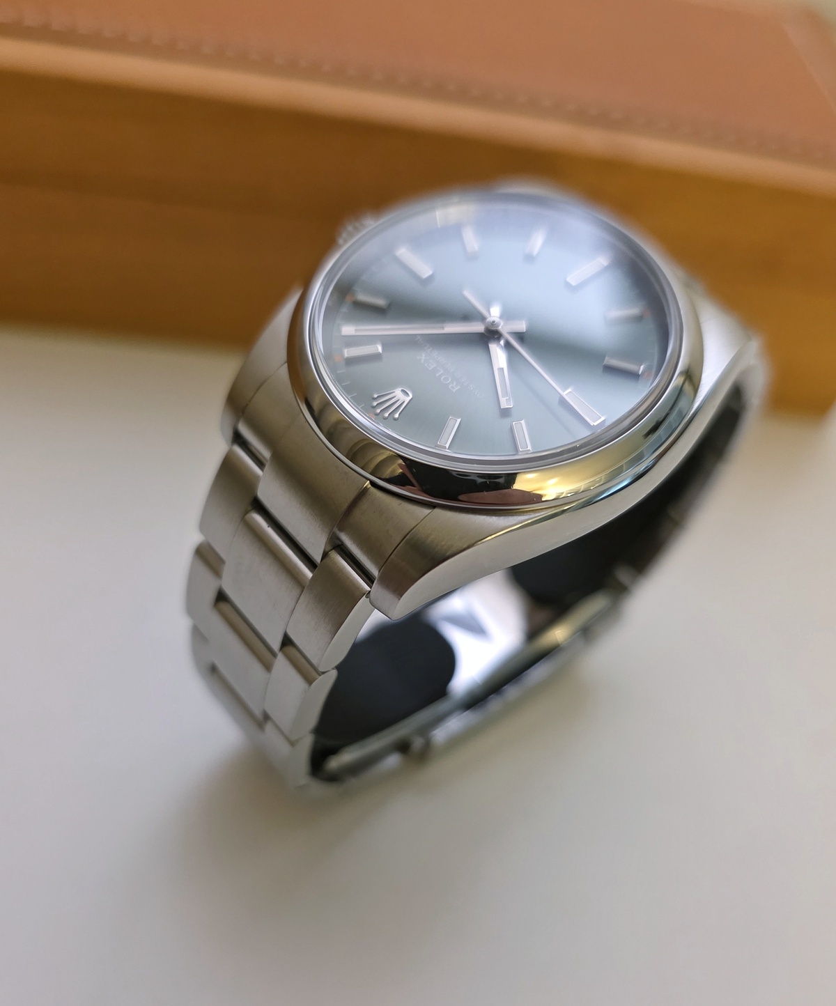 Rolex Oyster Perpetual 114200 Olive green