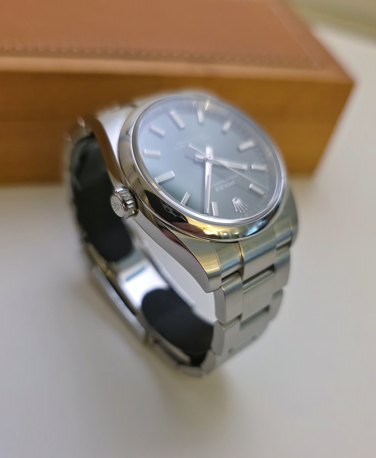 Rolex Oyster Perpetual 114200 Olive green