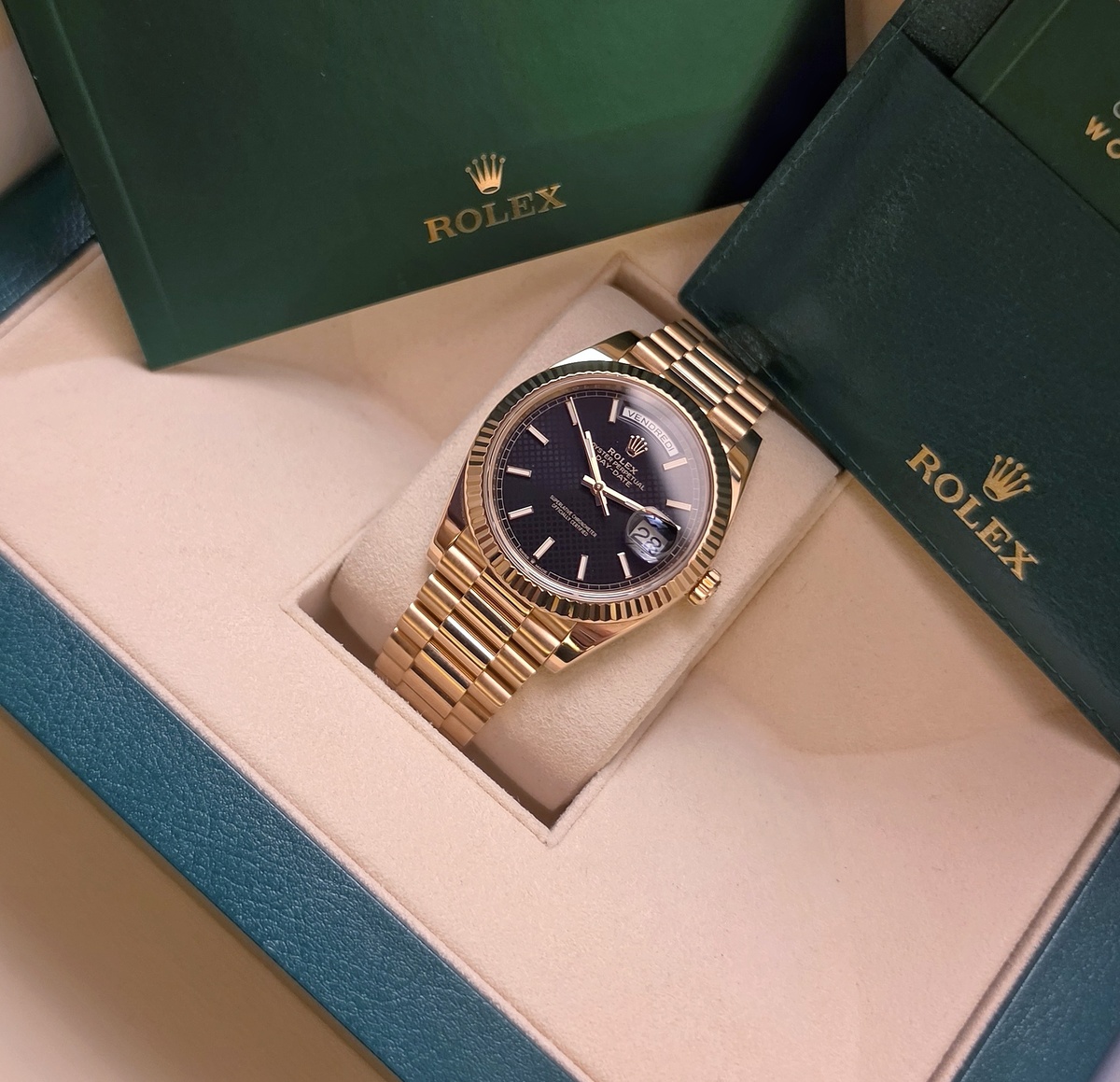 Rolex Day-date 40mm 228238 Full set 2016 Black waffle dial